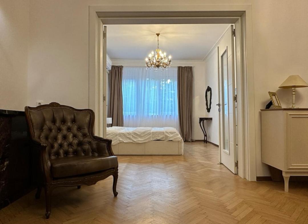 Apartament 86 *
